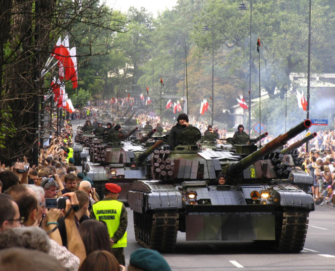 Wielka defilada w Warszawie. To Lech Kaczyński rozpoczął wojskowe pokazy w 2007 roku