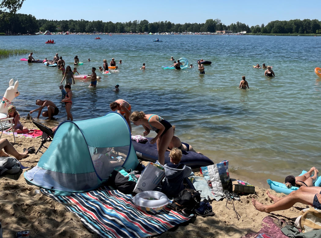 Wszyscy pojechali nad wodę! Tak wyglądała niedziela nad jeziorem Białka [ZDJĘCIA]
