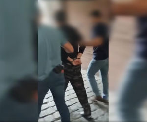 Atak nożem w Rossmannie we Wrocławiu. Ochroniarz został ciężko ranny