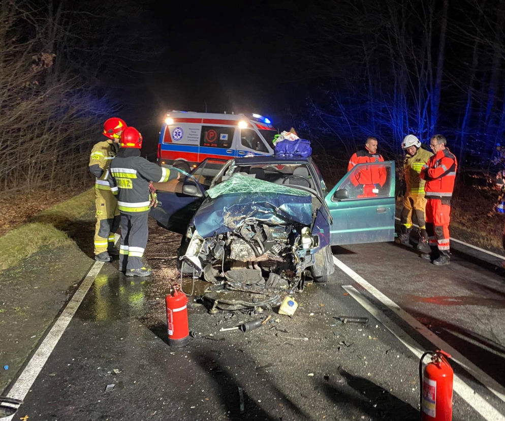 Groźny wypadek pod Gorzowem. Skoda wbiła się w ciągnik leśny