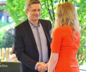 M jak miłość odc. 1082. Anna (Tamara Arciuch), Wiktor Żak (Piotr Grabowski)
