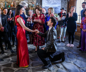 Szpital św. Anny, odcinek 103: Uroczystość zaręczynowa Marty kończy się drugimi, zupełnie niespodziewanymi oświadczynami