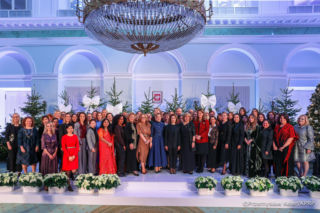Marta Nawrocka na spotkaniu przedświątecznym z Paniami Ambasador i Współmałżonkami Szefów Misji Dyplomatycznych