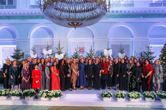 Marta Nawrocka na spotkaniu przedświątecznym z Paniami Ambasador i Współmałżonkami Szefów Misji Dyplomatycznych