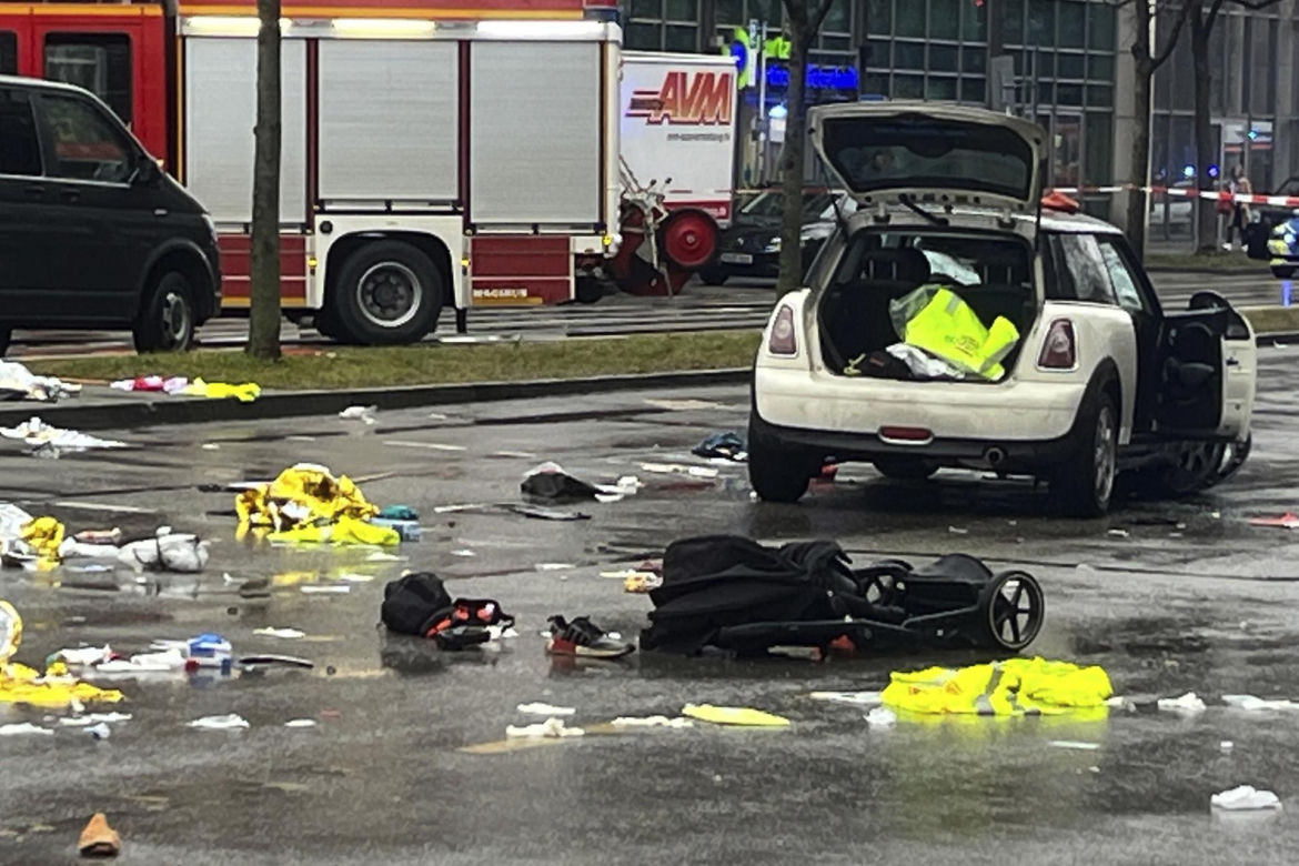 Kierowca wjechał w grupę ludzi w Monachium