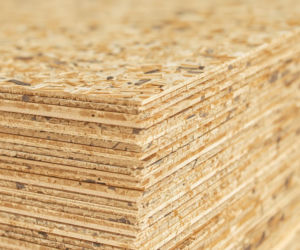 Sklejka – wszechstronny materiał nowoczesnego budownictwa i meblarstwa od Multifarb