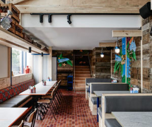 Wnętrze restauracji w stylu rustykalnym