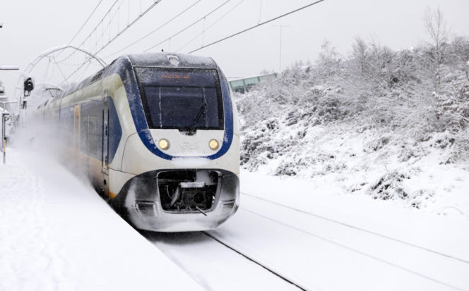 Holandia/ Setki odwołanych lotów, chaos na kolei i rekordowe korki z powodu ataku zimy