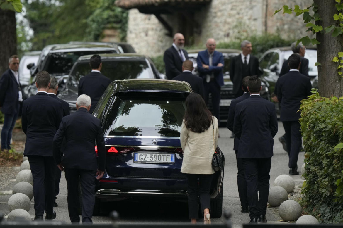 Tak wyglądał  pogrzeb Giorgio Armaniego. Kto pojawił się na ceremonii?