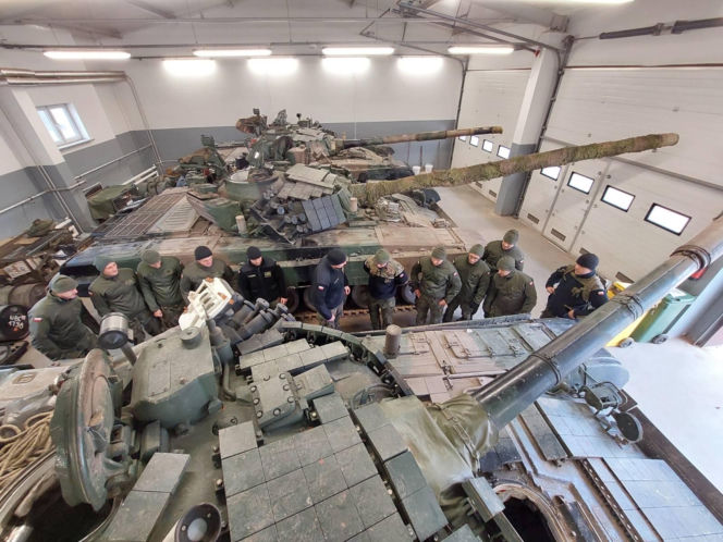 "Zawiszacy" za sterami legendy. Nowi kierowcy czołgów PT-91 w 15. Brygadzie