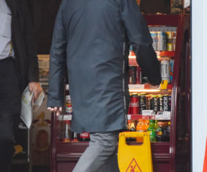 Karolak- gdzie masz maseczkę!? Tomasz Karolak na stacji benzynowej bez maseczki.