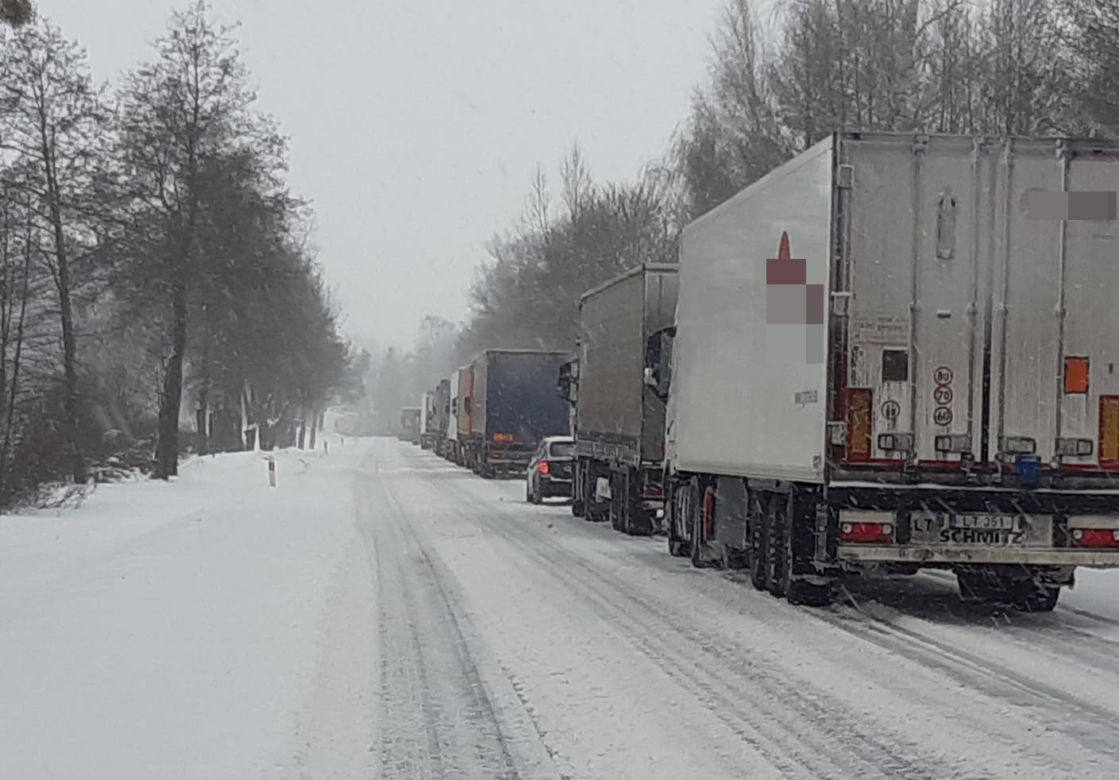 Koszmar na podlaskich drogach 4.02.2021. Zdjęcia internautów z grupy Kolizyjne Podlasie