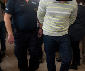 Wepchnęli Piotra pod autobus z zemsty. Tragedia w Pabianicach