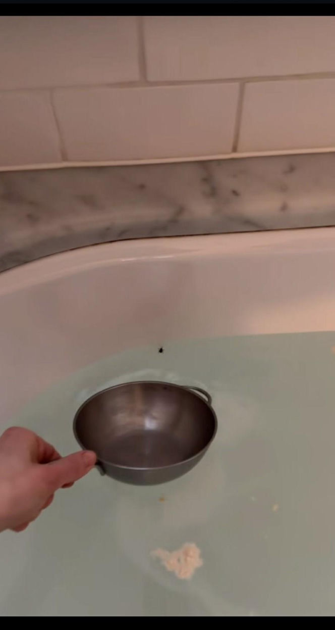 Koszmar Kasi Tusk jak z horroru! Poszła do łazienki, musiała użyć durszlaka