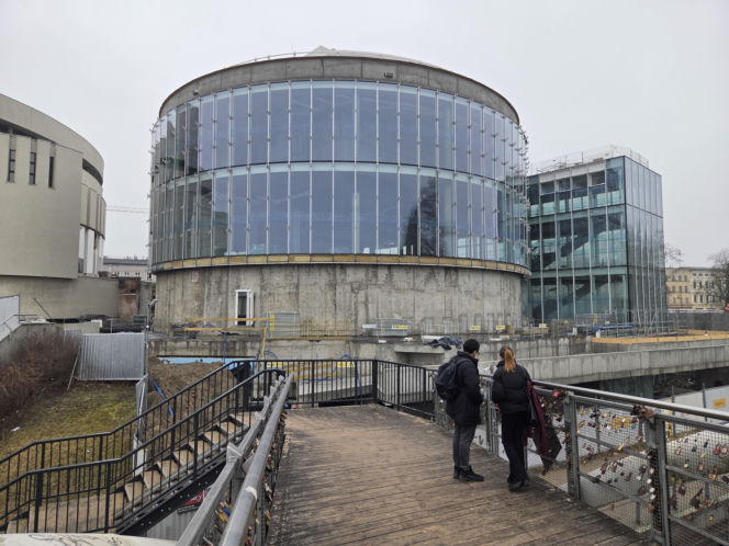 Duże opóźnienie rozbudowy Opery Nova. IV krąg wciąż w budowie