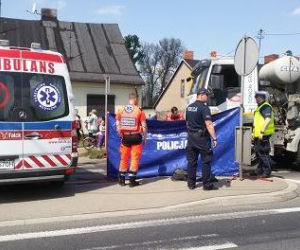 Śmiertelny wypadek w Konstantynowie Łódzkim. Nie żyje kobieta potrącona przez ciężarówkę