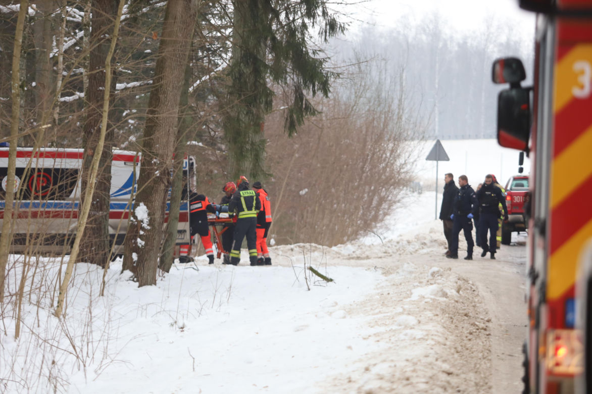 Poważny wypadek na Warmii i Mazurach. Lód paraliżuje region
