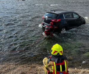 Samochód w Popradzie. W pobliżu znaleziono ciało
