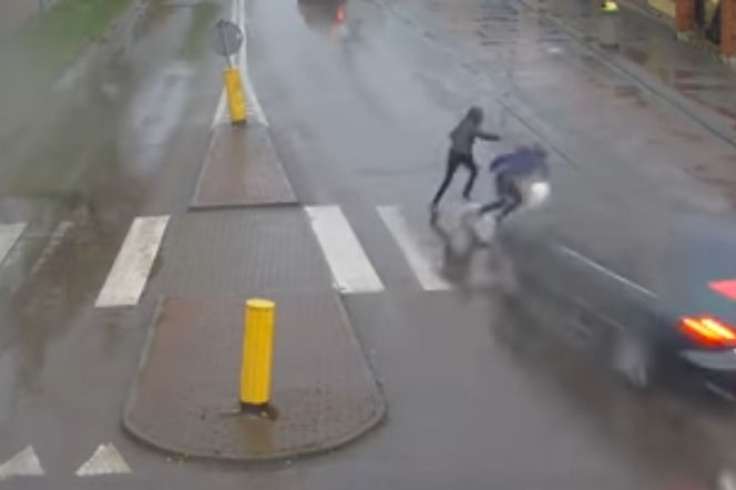 Potrącił nastolatków