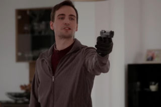 Pierwsza miłość po wakacjach. Darek będzie chciał zabić ojca w jego domu. Poleje się krew