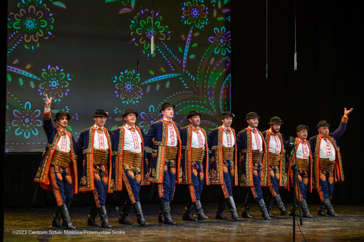 Jesienny koncert Zespołu Pieśni i Tańca Świerczkowiacy w Centrum Sztuki Mościce