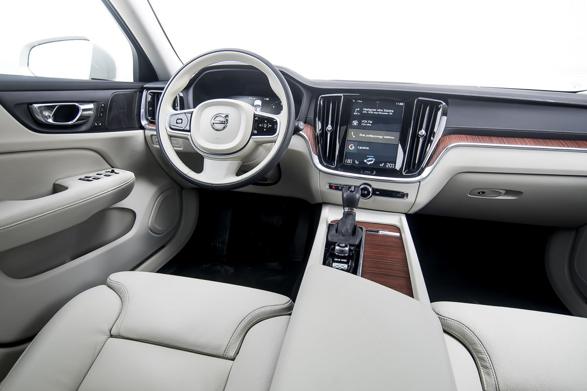 Volvo V60 Cross Country D4 190 KM AWD