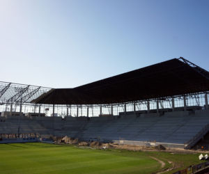 Zachodnia trybuna stadionu w Szczecinie już zadaszona