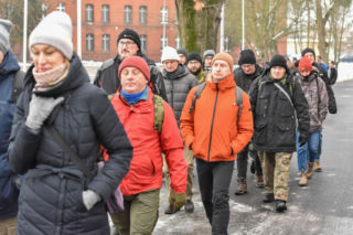 W Toruniu na siarczystym mrozie szkolą się cywile