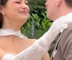 Czerwona cekinowa mini i marynarka na gołą klatę
