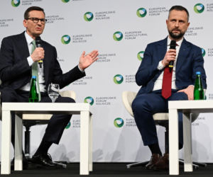 Debata Kosiniaka-Kamysza i Morawieckiego. Były premier ostro do szefa MON: Pan jest używany przez obecnego premiera jako tarcza  [RELACJA NA ŻYWO]