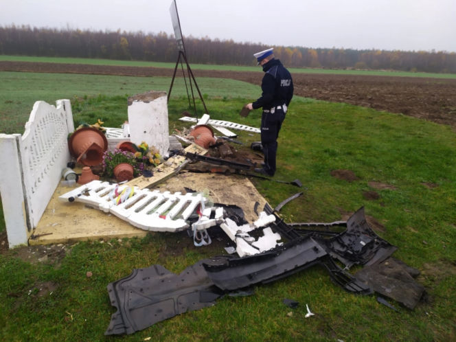 Zrównał kapliczkę z ziemią i uciekł! Jak 55-latek wytłumaczył się policji? [FOTO]