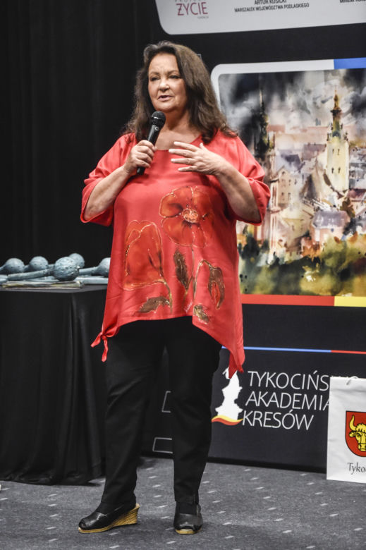 Stylizacje Anny Dymnej. Klasa kobiety dojrzałej 