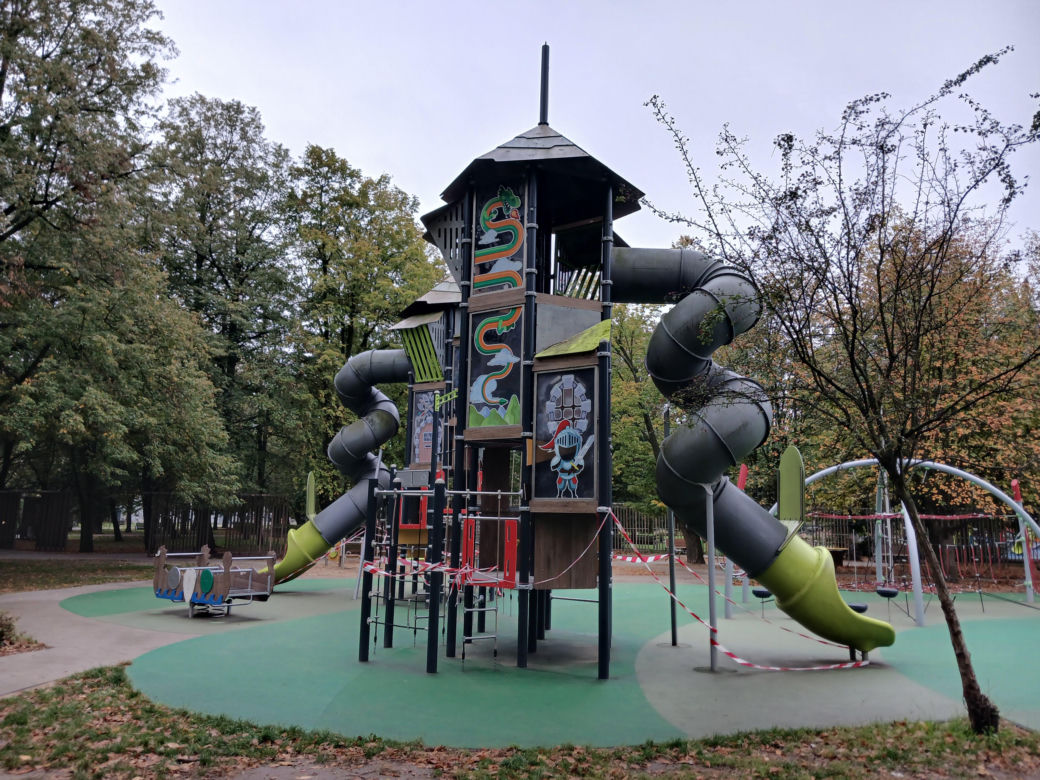 Wypadek na placu zabaw