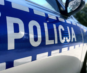 Dramat kuriera. Nagle zobaczył, że samochód z paczkami odjeżdża