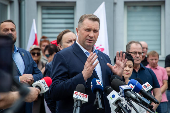 Przemysław Czarnek i Daniel Obajtek protestują przed „Solino”