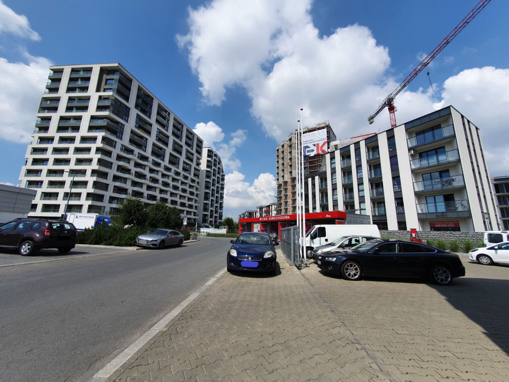 Kraków. Zaskakujący pomysł dewelopera. Mieszkania z widokiem na stację benzynową