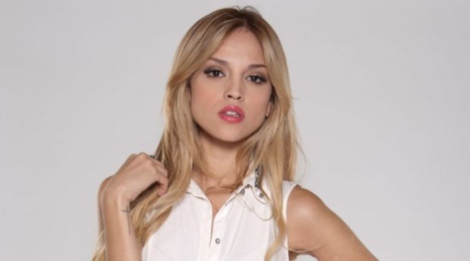 Prawdziwe uczucie (Amores verdaderos). Nicole "Nikki" (Eiza Gonzalez)