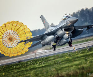 Ktoś próbował oślepić pilota F-16! Wiązka lasera trafiła w wojskowy samolot podczas lądowania
