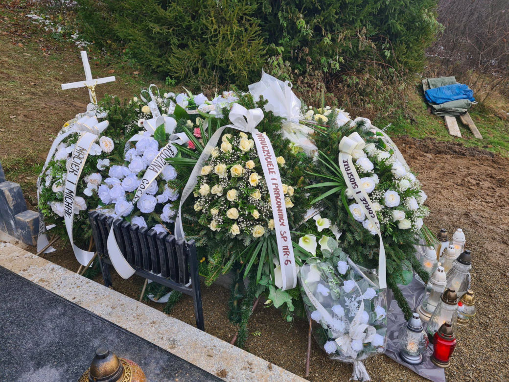 Bykowce: Grób młodziutkiej Milenki. 13-letnia dziewczynka popełniła samobójstwo  [ZDJĘCIA]