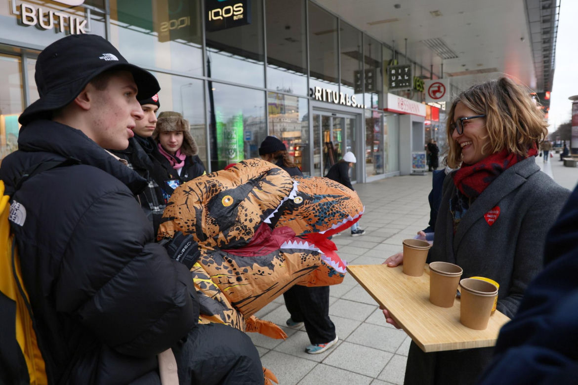 Warszawa. Wolontariusze WOŚP w centrum Warszawy