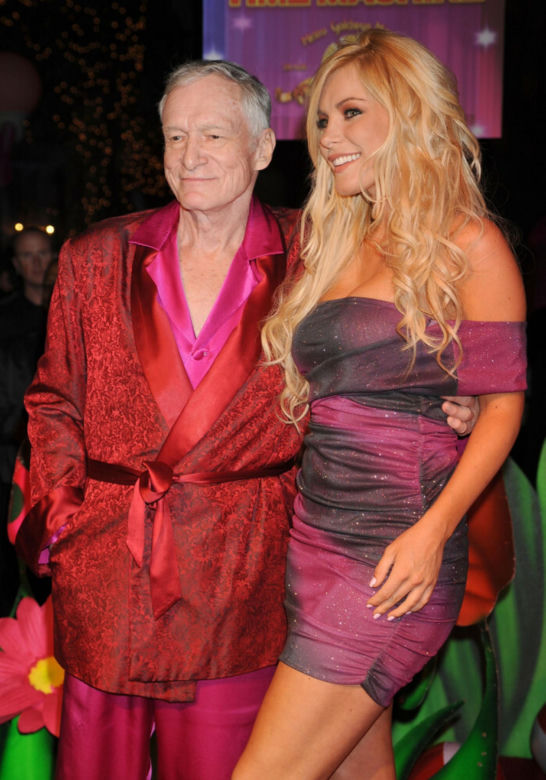 Crystal Harris żona Hefnera młodsza od niego o 60 lat mówi że pod koniec życia był głuchy jej zdaniem dlatego że przedawkował viagre