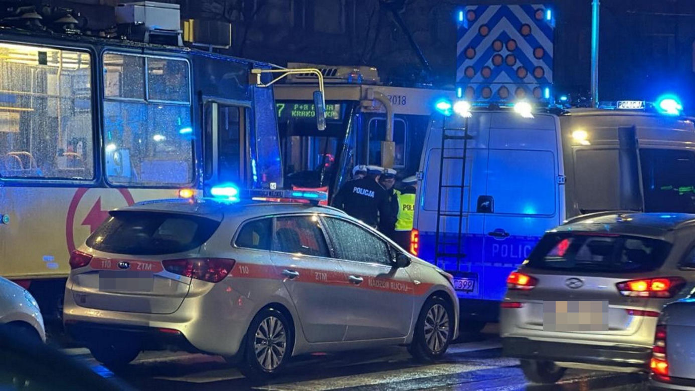 Staruszka wpadła pod tramwaj na przejściu dla pieszych! Tragedia w centrum