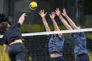 PGE GiEK Skra Bełchatów pokonuje rywali. Sprawdź przebieg hitu ekstraklasy