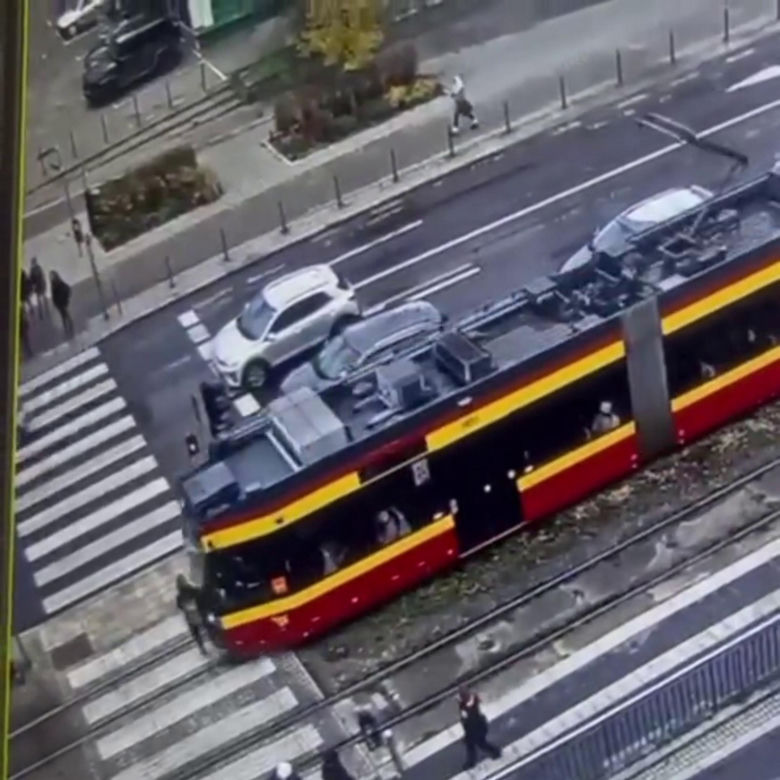 Łódź. Przerażające wypadki z udziałem pieszych. Jest wideo nagranie z tramwaju [ZDJĘCIA].