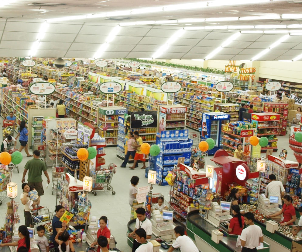 market zakupy ludzie