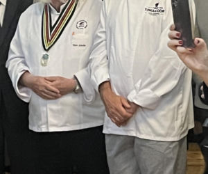 XX Dożynki Rybackie pod Lublinem. Goście ustawiali się w kolejce po rybne specjały