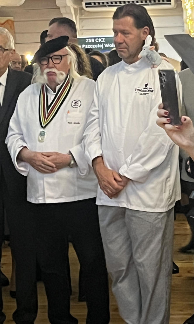 XX Dożynki Rybackie pod Lublinem. Goście ustawiali się w kolejce po rybne specjały