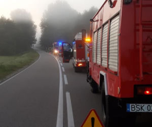 Jaczno. Groźny wypadek kierowcy busa. Mężczyzna uderzył autem w drzewo [ZDJĘCIA]