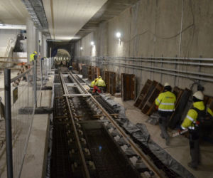 Prace wykończeniowe na stacjach metra