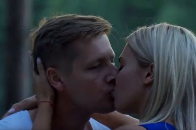 M jak miłość, Julka (Joanna Kuberska), Paweł (Rafał Mroczek)